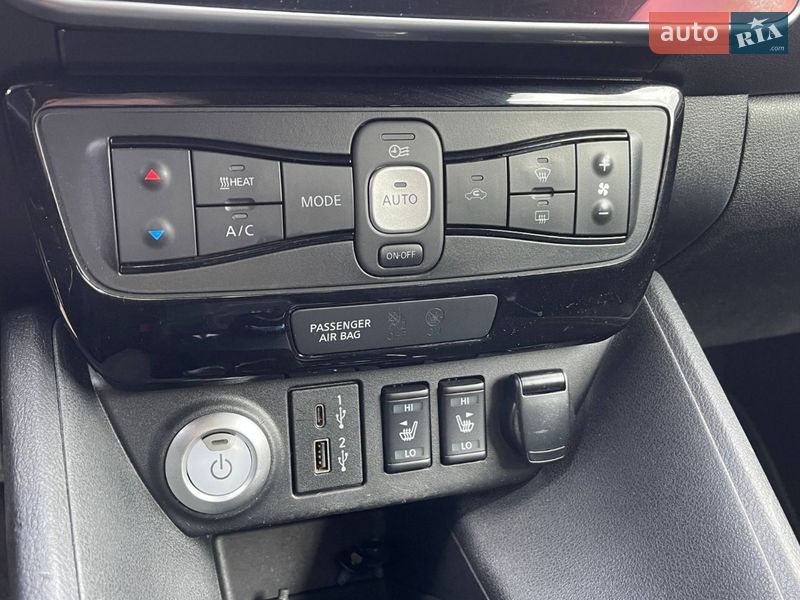 Хэтчбек Nissan Leaf 2021 в Киеве