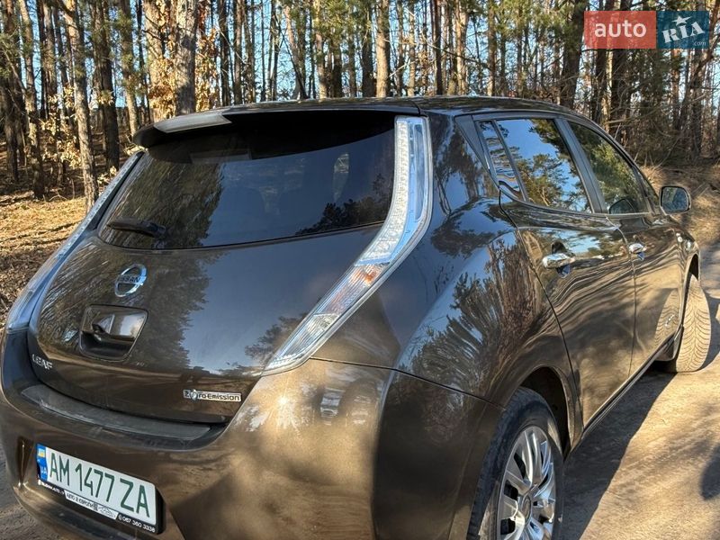 Хэтчбек Nissan Leaf 2016 в Коростышеве