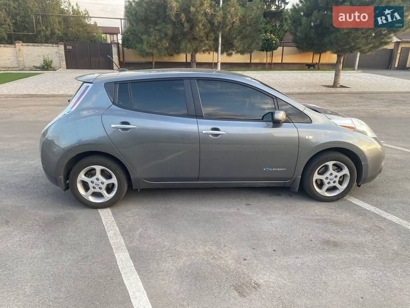 Хэтчбек Nissan Leaf 2014 в Запорожье