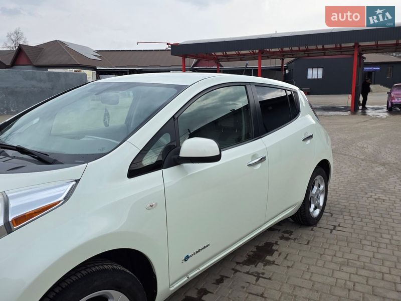 Хэтчбек Nissan Leaf 2011 в Подольске