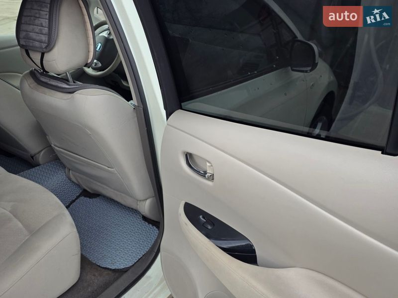 Хэтчбек Nissan Leaf 2011 в Подольске