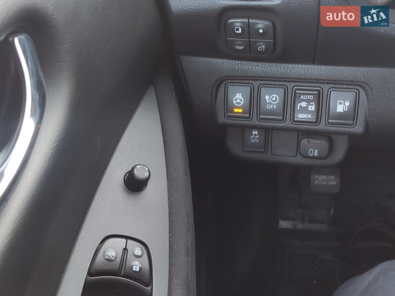 Хэтчбек Nissan Leaf 2014 в Краматорске фото Хэтчбек Nissan Leaf 2014 в Краматорске