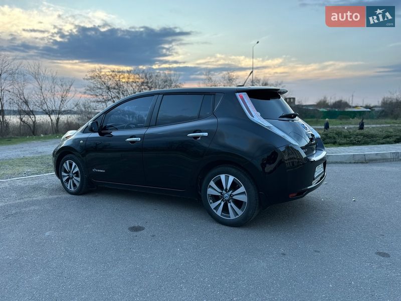 Хетчбек Nissan Leaf 2013 в Миколаєві