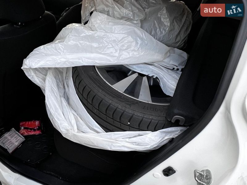 Хэтчбек Nissan Leaf 2016 в Умани фото 12 Хэтчбек Nissan Leaf 2016 в Умани