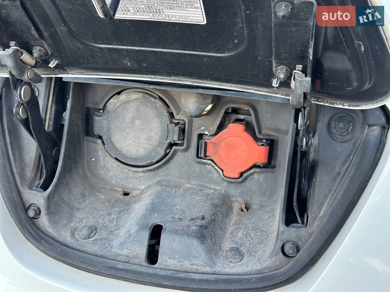 Хэтчбек Nissan Leaf 2015 в Желтых Водах фото 3 Хэтчбек Nissan Leaf 2015 в Желтых Водах
