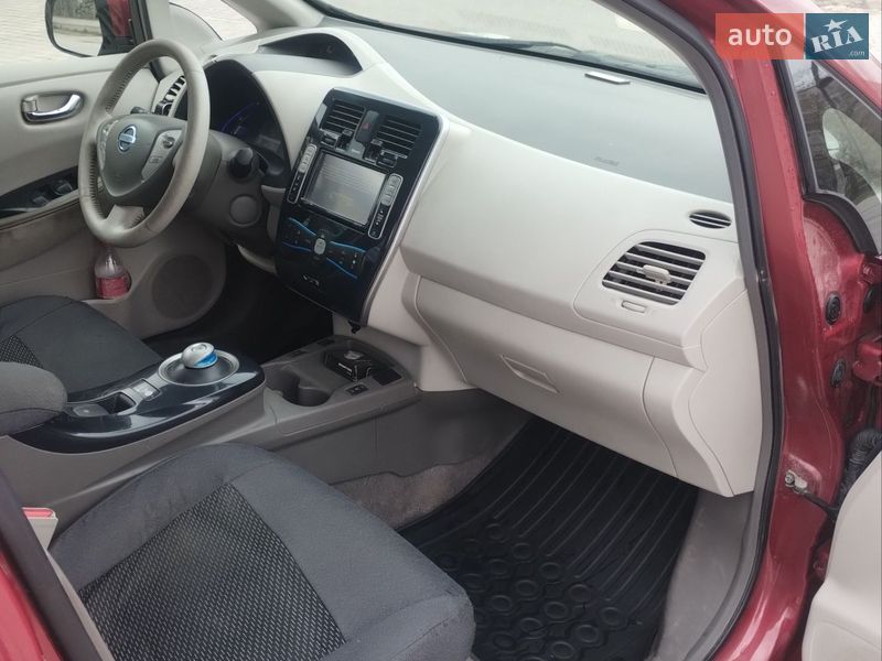 Хэтчбек Nissan Leaf 2012 в Каменец-Подольском фото 10 Хэтчбек Nissan Leaf 2012 в Каменец-Подольском