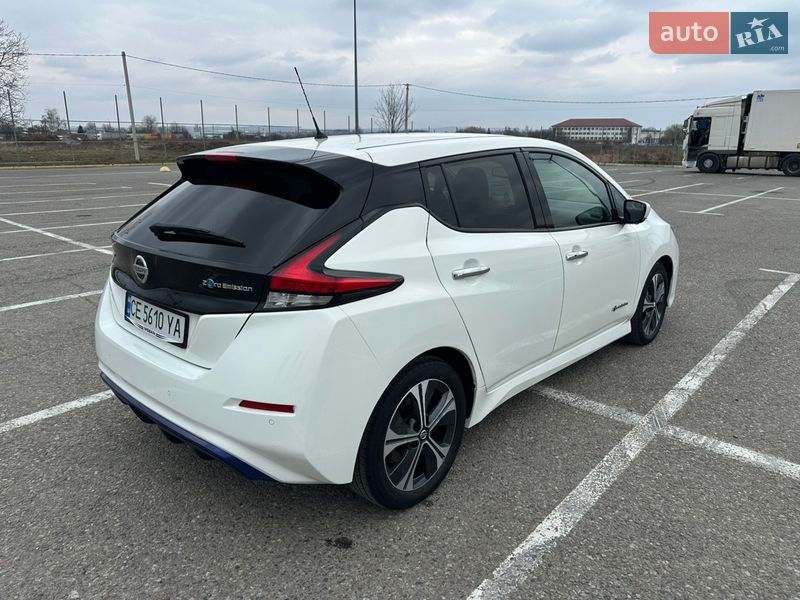 Хэтчбек Nissan Leaf 2018 в Черновцах