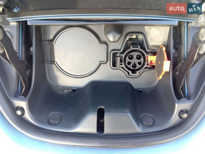 Хэтчбек Nissan Leaf 2013 в Киеве фото 5 Хэтчбек Nissan Leaf 2013 в Киеве