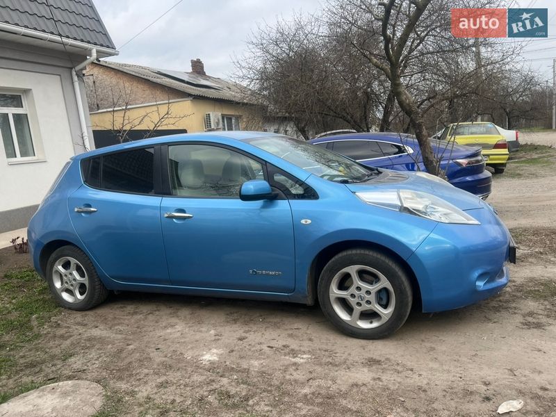 Хэтчбек Nissan Leaf 2012 в Кропивницком фото Хэтчбек Nissan Leaf 2012 в Кропивницком