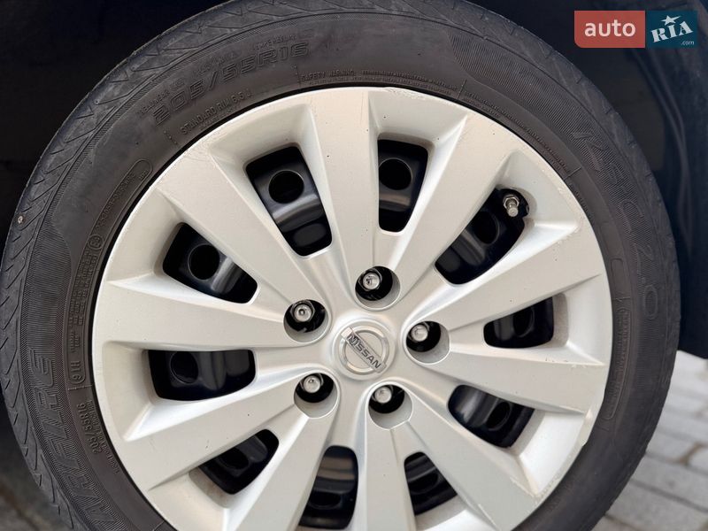 Хэтчбек Nissan Leaf 2015 в Киеве