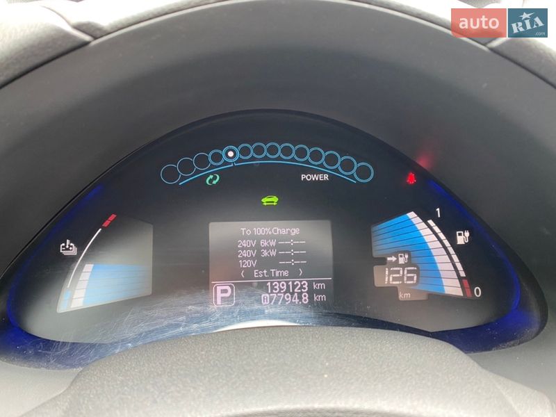 Хэтчбек Nissan Leaf 2015 в Киеве