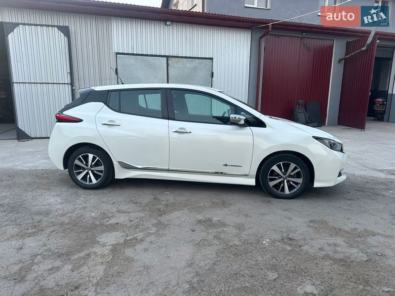 Хэтчбек Nissan Leaf 2018 в Сокале