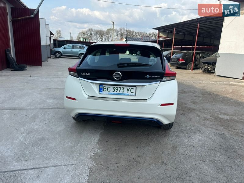 Хэтчбек Nissan Leaf 2018 в Сокале