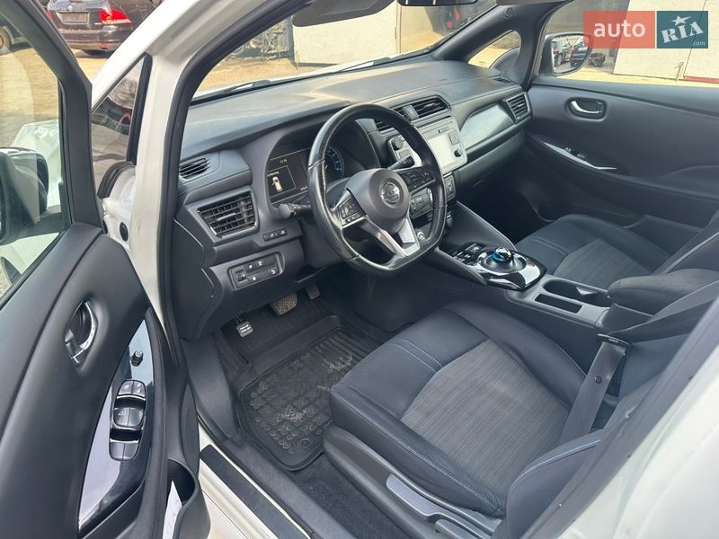 Хэтчбек Nissan Leaf 2018 в Сокале