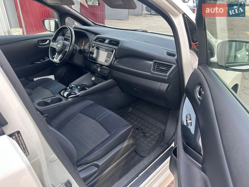 Хэтчбек Nissan Leaf 2018 в Сокале