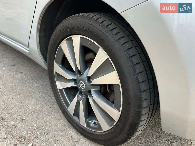 Хетчбек Nissan Leaf 2016 в Києві