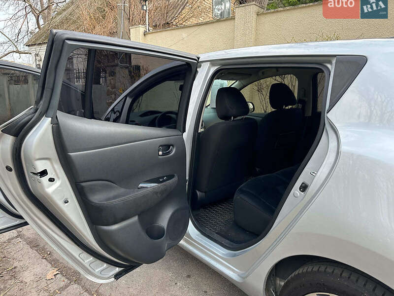 Хетчбек Nissan Leaf 2016 в Києві