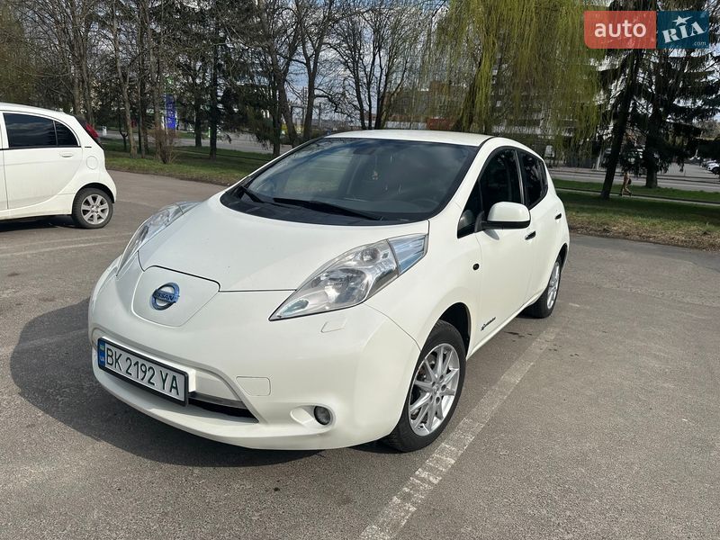 Хэтчбек Nissan Leaf 2014 в Ровно