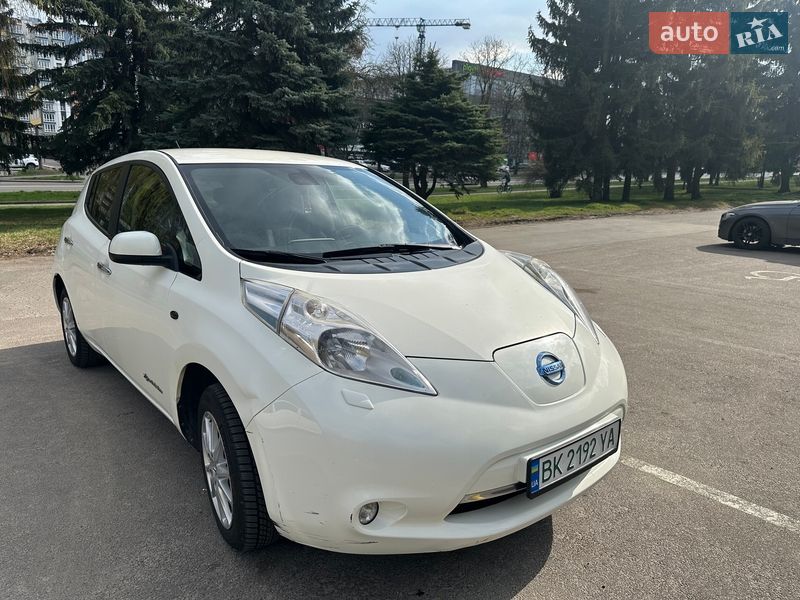 Хэтчбек Nissan Leaf 2014 в Ровно