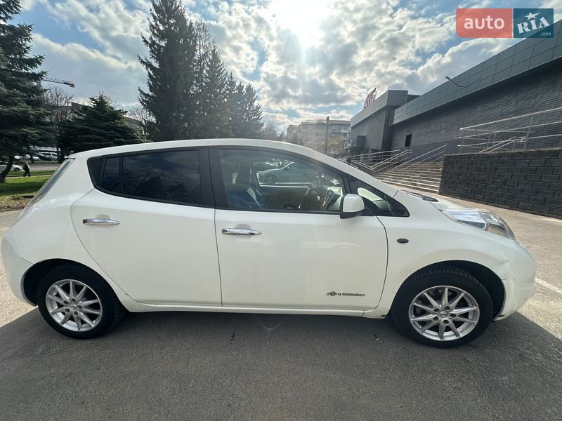 Хэтчбек Nissan Leaf 2014 в Ровно