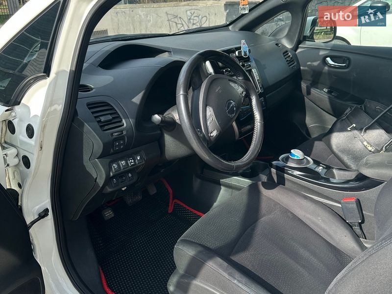 Хэтчбек Nissan Leaf 2014 в Ровно