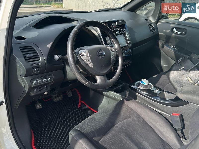 Хэтчбек Nissan Leaf 2014 в Ровно