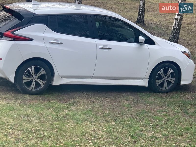 Хэтчбек Nissan Leaf 2022 в Ровно