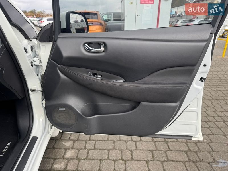 Хэтчбек Nissan Leaf 2016 в Черновцах