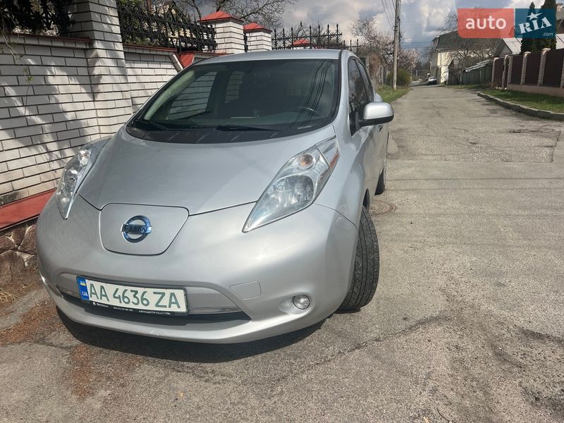 Хетчбек Nissan Leaf 2017 в Києві фото Хетчбек Nissan Leaf 2017 в Києві