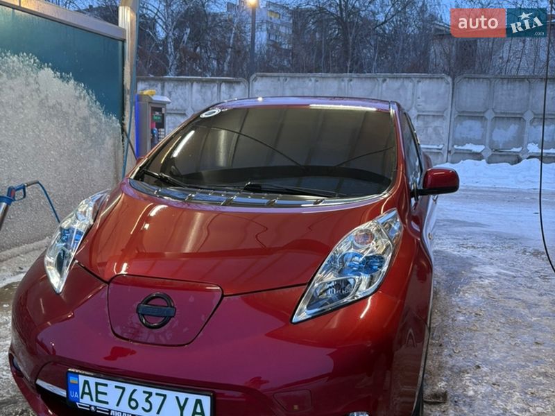 Хэтчбек Nissan Leaf 2012 в Днепре