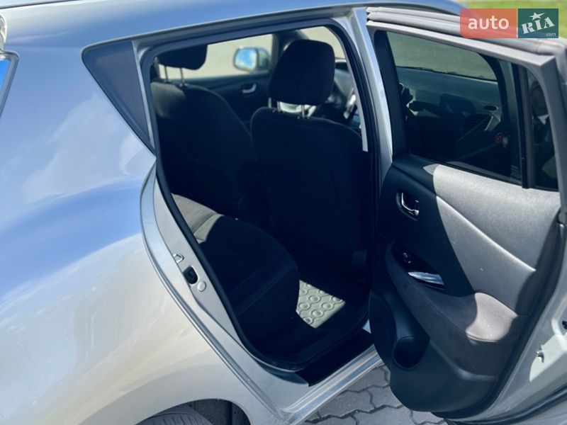Хэтчбек Nissan Leaf 2013 в Бродах фото 15 Хэтчбек Nissan Leaf 2013 в Бродах