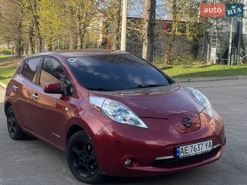 Хэтчбек Nissan Leaf 2012 в Днепре