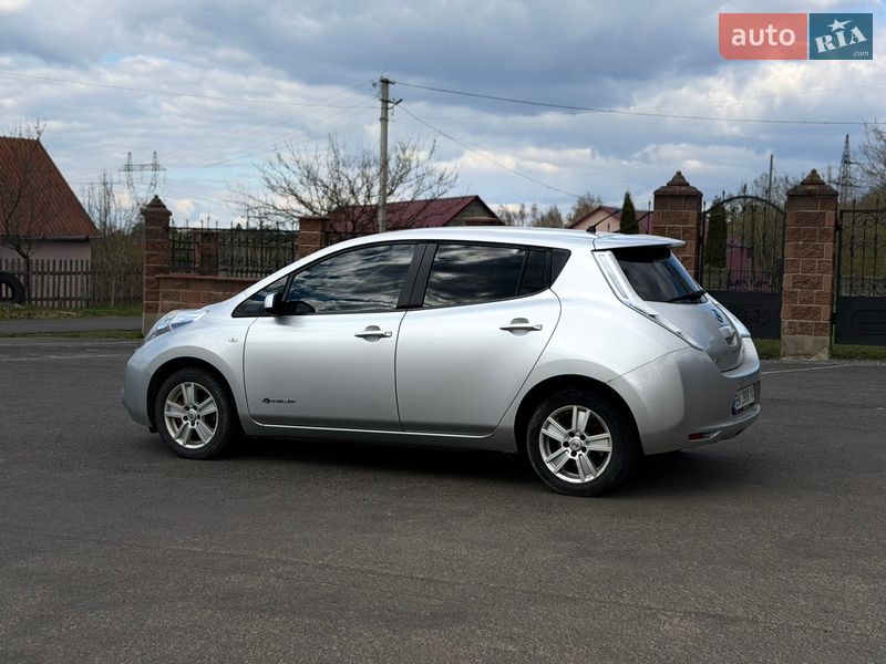 Хэтчбек Nissan Leaf 2012 в Ровно