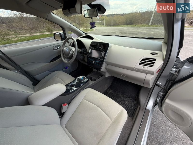 Хэтчбек Nissan Leaf 2012 в Ровно