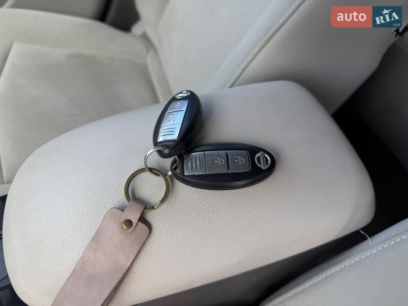 Хэтчбек Nissan Leaf 2012 в Ровно