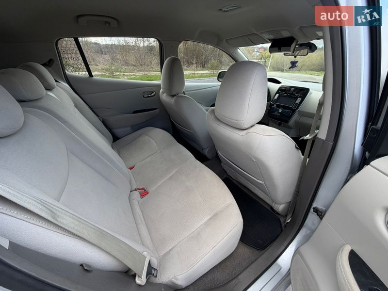 Хэтчбек Nissan Leaf 2012 в Ровно