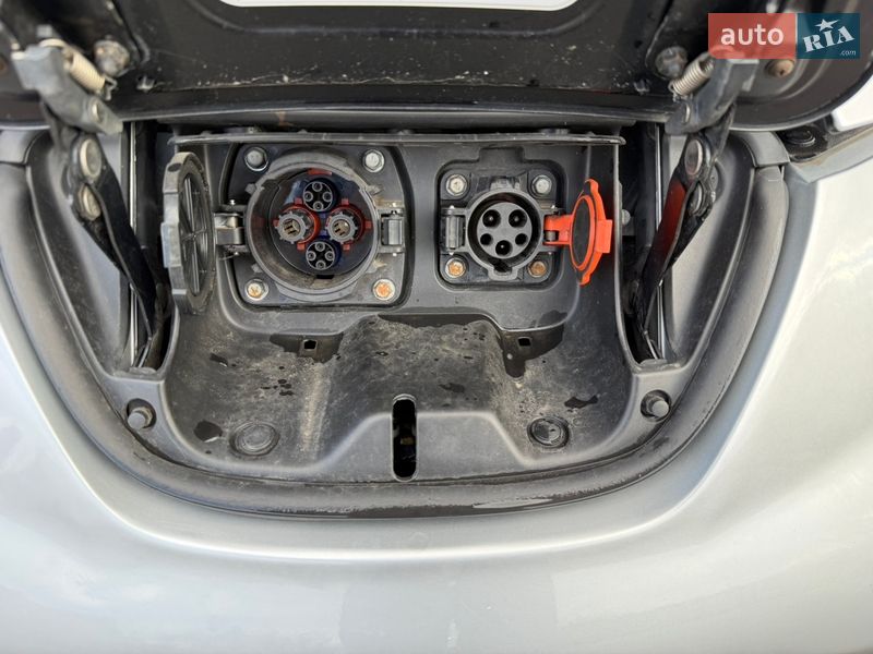 Хэтчбек Nissan Leaf 2012 в Ровно