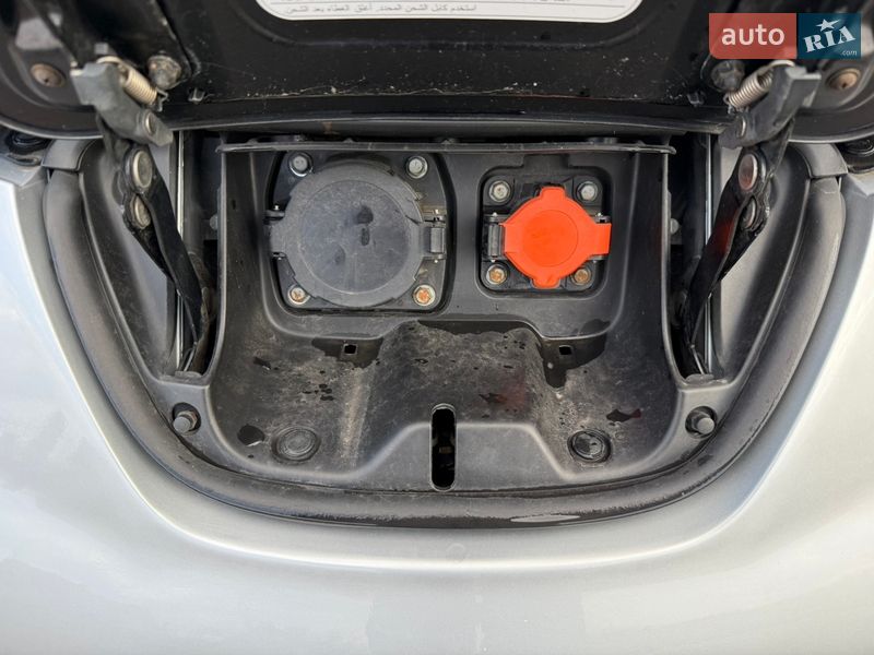 Хэтчбек Nissan Leaf 2012 в Ровно