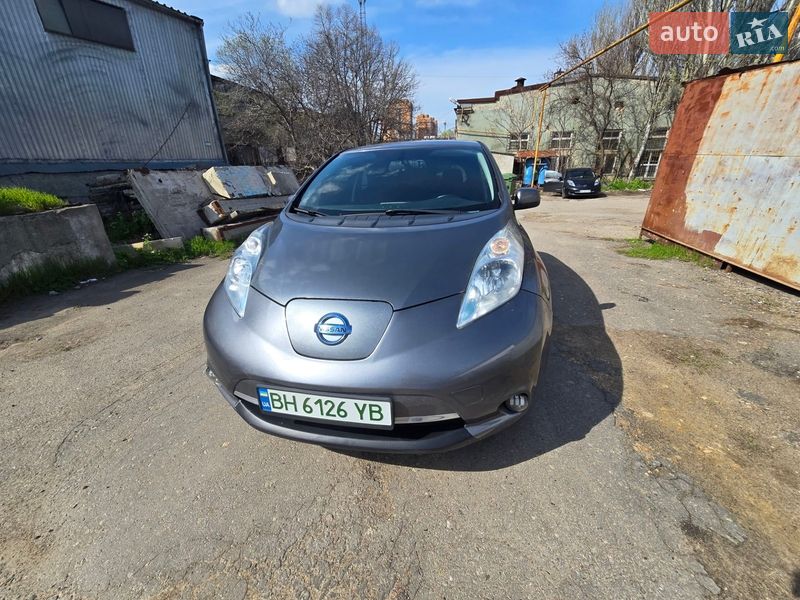 Хэтчбек Nissan Leaf 2015 в Одессе