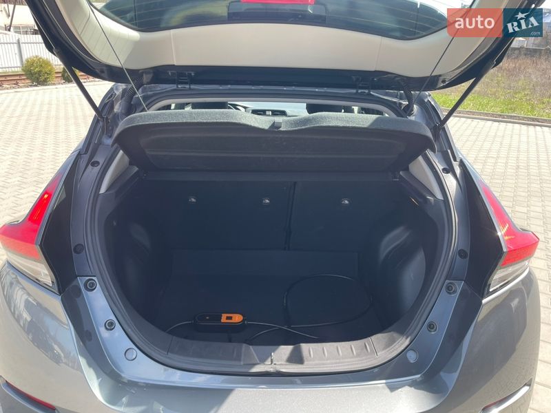 Хэтчбек Nissan Leaf 2018 в Томашполе