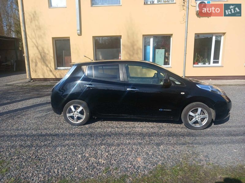 Хэтчбек Nissan Leaf 2012 в Ровно