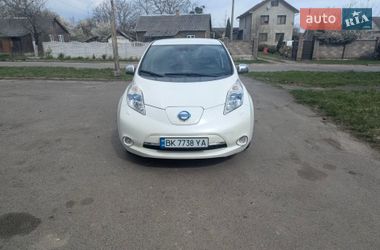 Хетчбек Nissan Leaf 2014 в Дубні