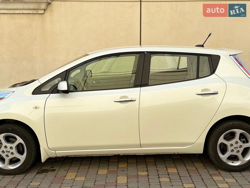 Хэтчбек Nissan Leaf 2012 в Одессе