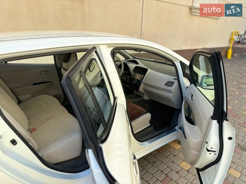 Хэтчбек Nissan Leaf 2012 в Одессе