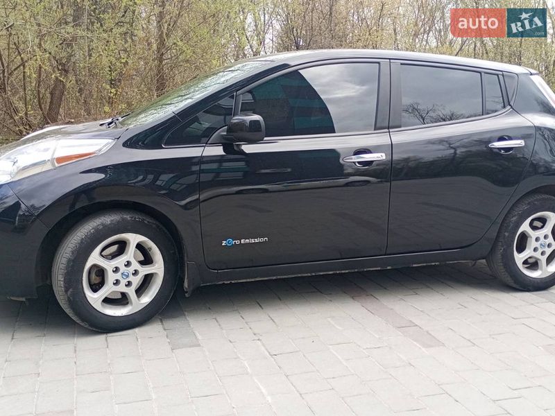 Хэтчбек Nissan Leaf 2015 в Тернополе