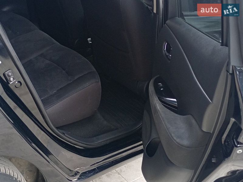 Хэтчбек Nissan Leaf 2015 в Тернополе