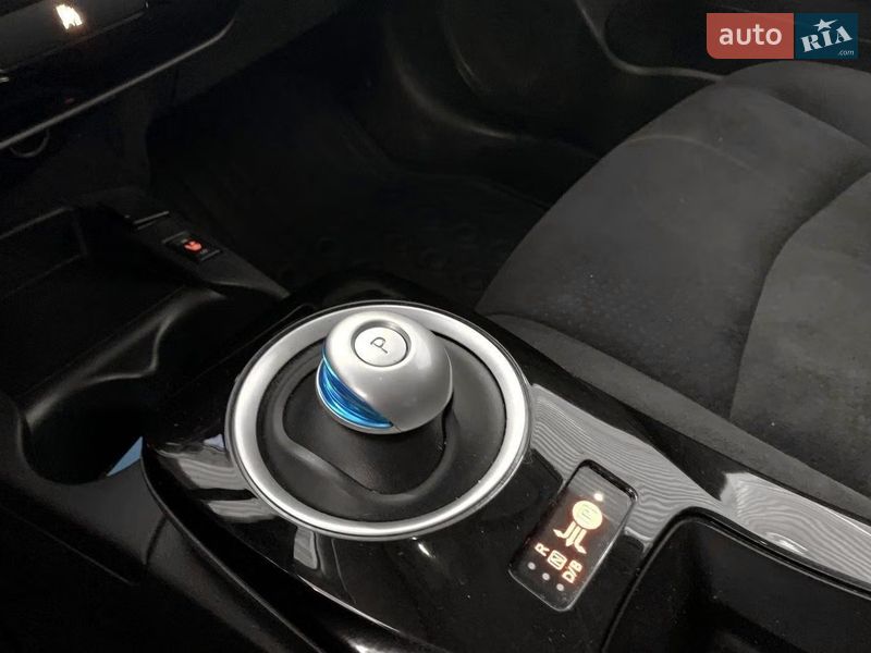 Хэтчбек Nissan Leaf 2015 в Киеве