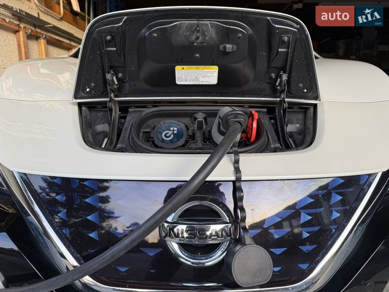 Хэтчбек Nissan Leaf 2020 в Киеве