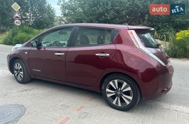 Хэтчбек Nissan Leaf 2016 в Святопетровское