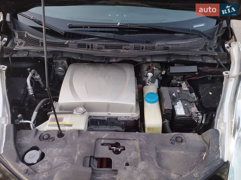 Хэтчбек Nissan Leaf 2016 в Одессе